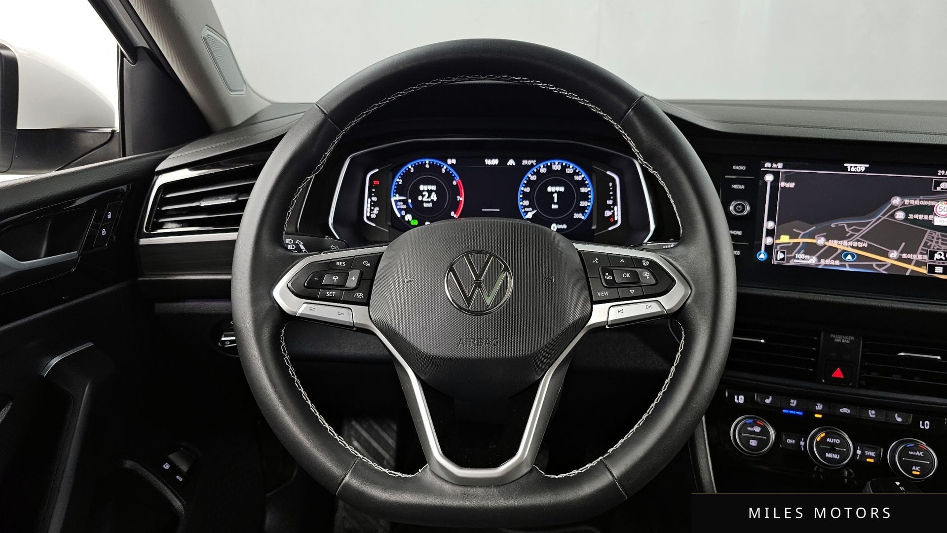 Volkswagen 제타 2023 — миниатюра 19