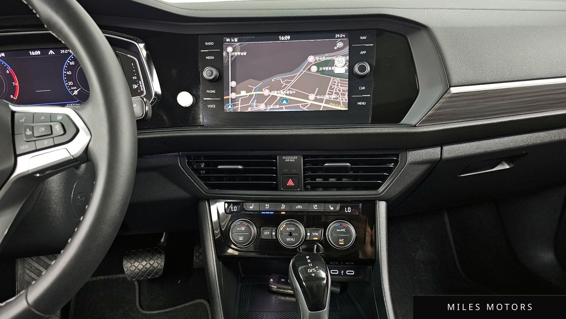 Volkswagen 제타 2023 — миниатюра 20