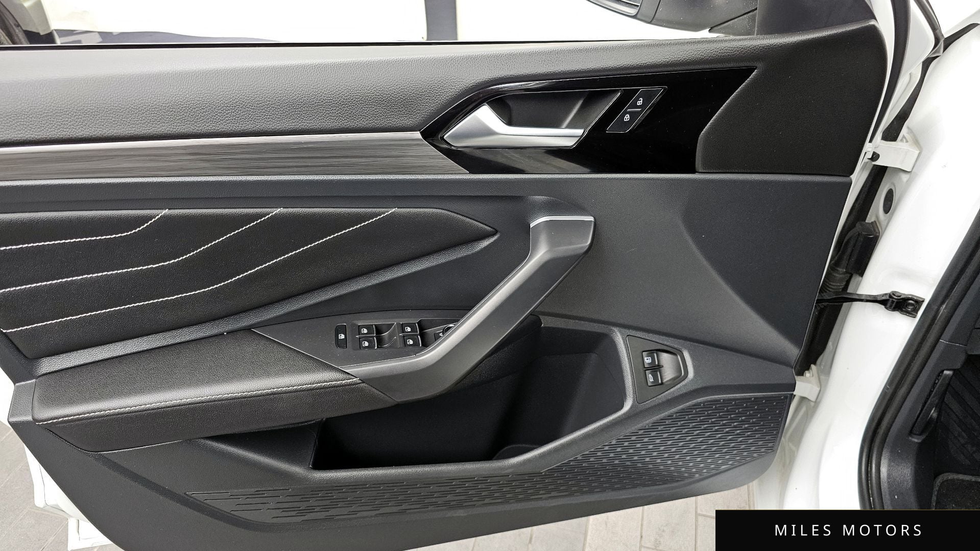 Volkswagen 제타 2023 — миниатюра 14