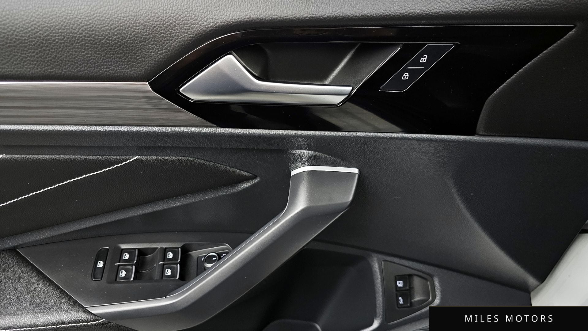 Volkswagen 제타 2023 — миниатюра 27