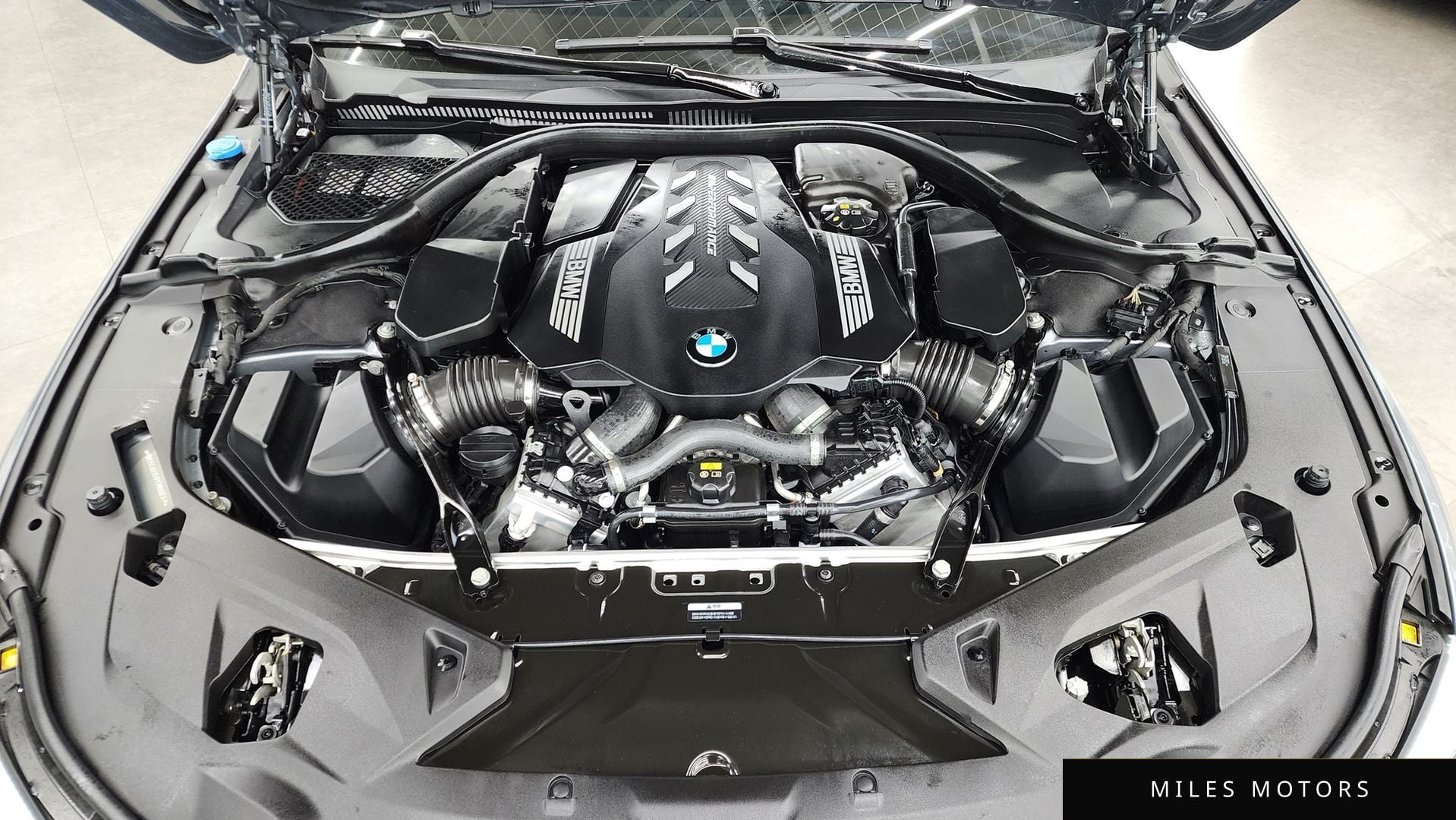 BMW 8 Series (G15) 2023 — миниатюра 6