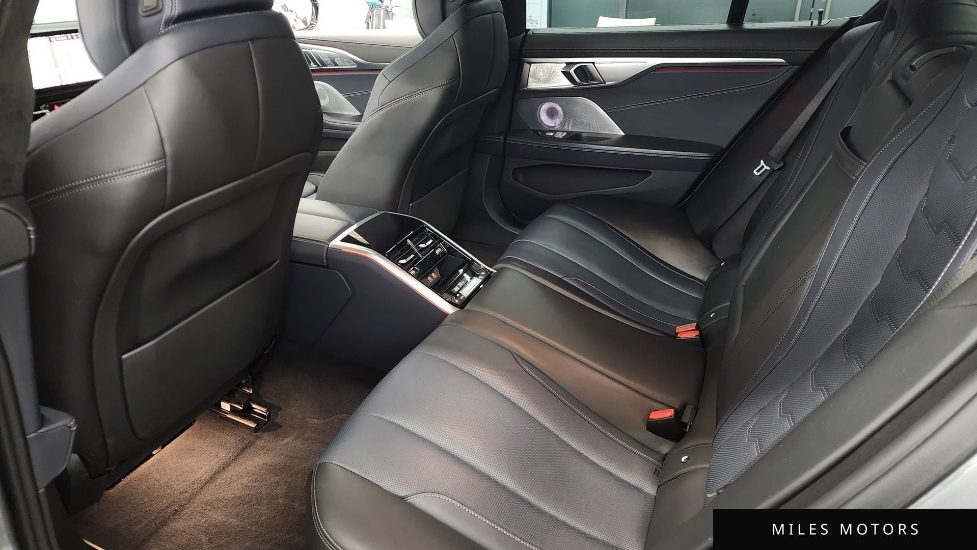 BMW 8 Series (G15) 2023 — миниатюра 11