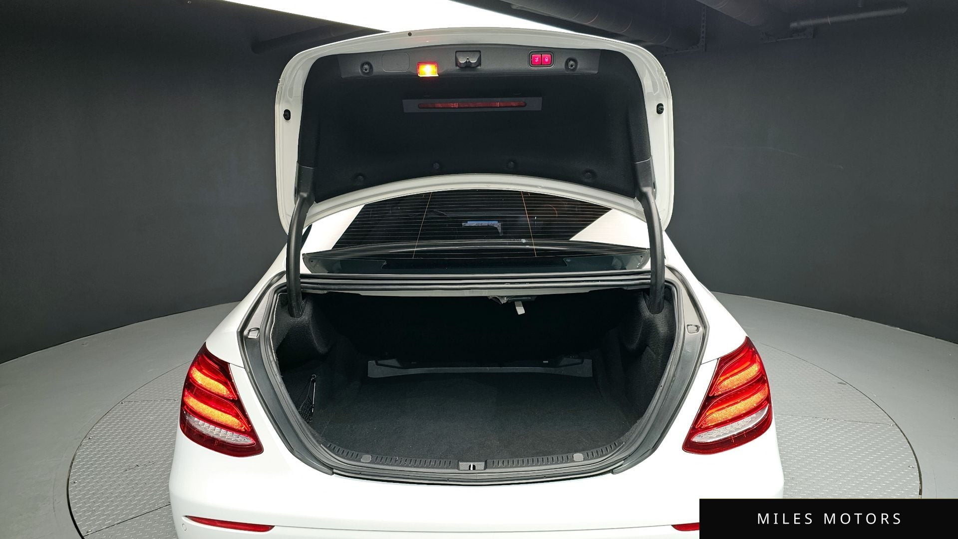 Mercedes-Benz E-Class W213 2017 — миниатюра 20