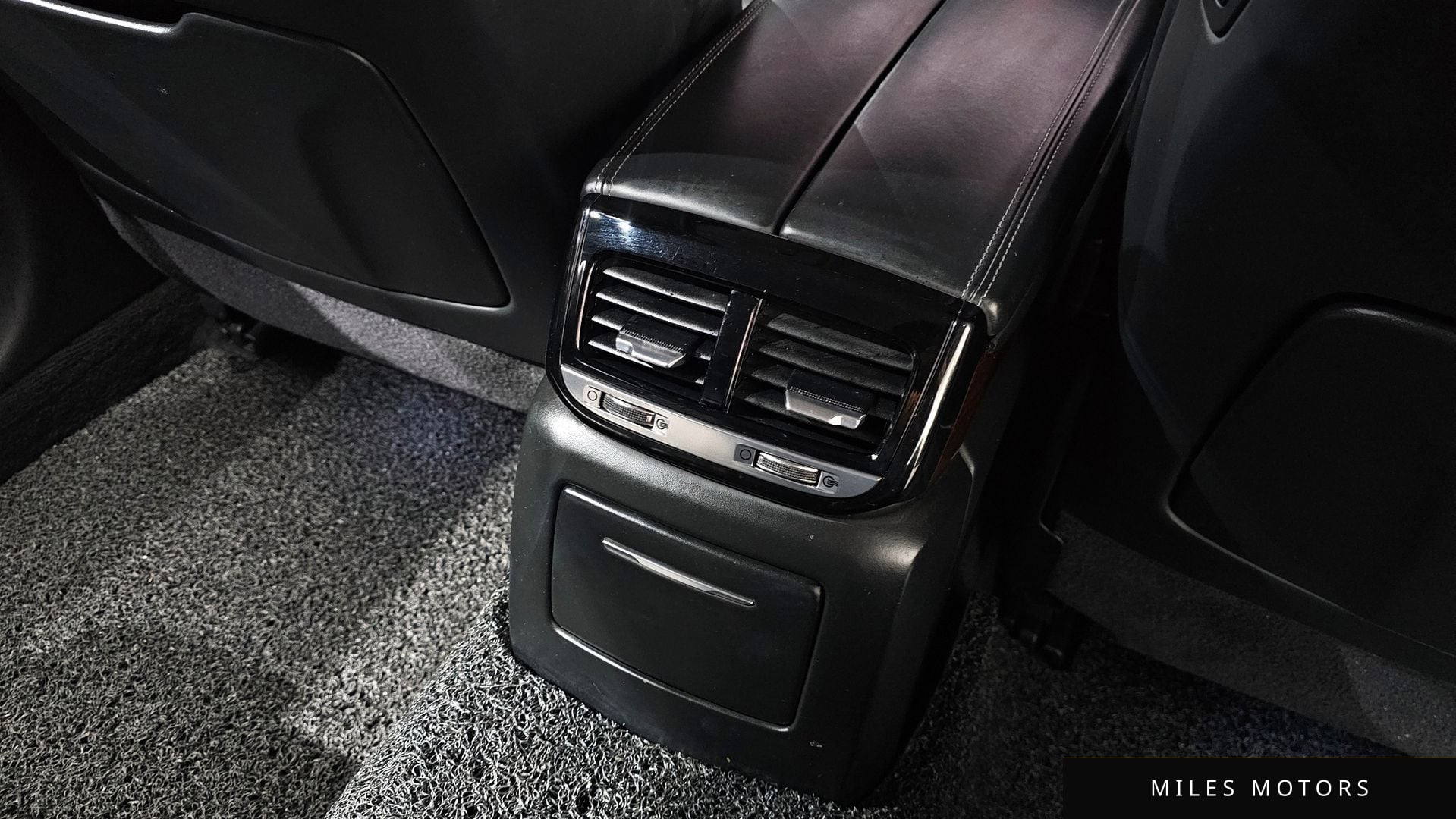 Genesis EQ900 2016 — миниатюра 32