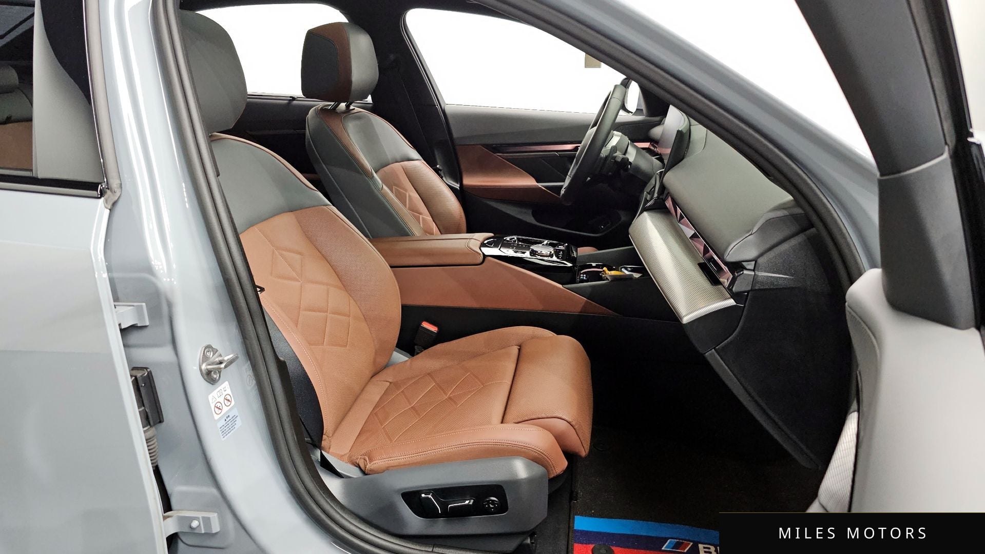 BMW 5시리즈 (G60) 2024 — миниатюра 18