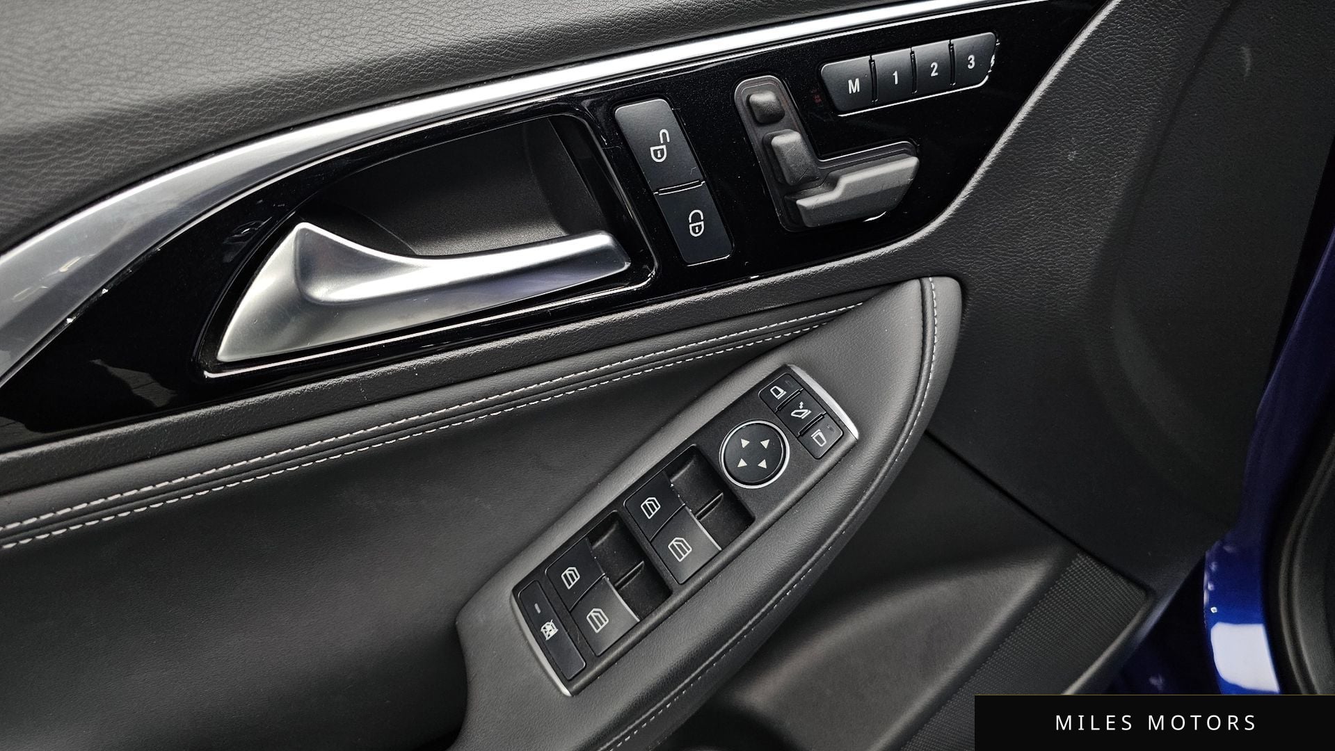 Infiniti Q30 2017 — миниатюра 23