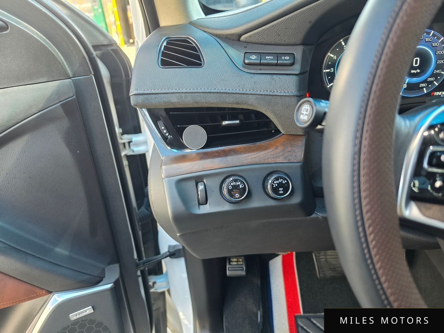 Cadillac Escalade 2018 — миниатюра 11