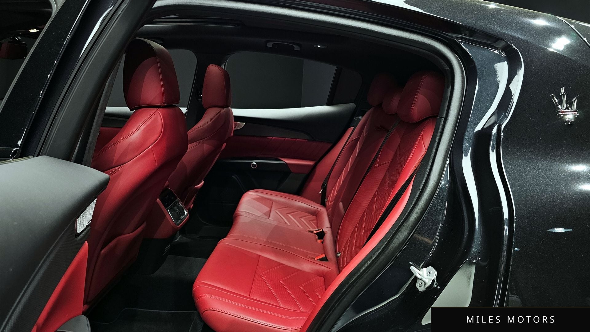 Maserati 그레칼레 2023 — миниатюра 15