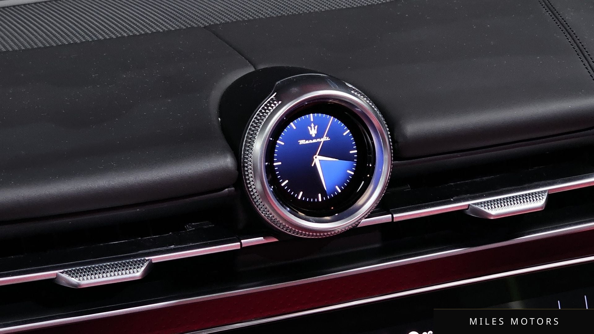 Maserati 그레칼레 2023 — миниатюра 18