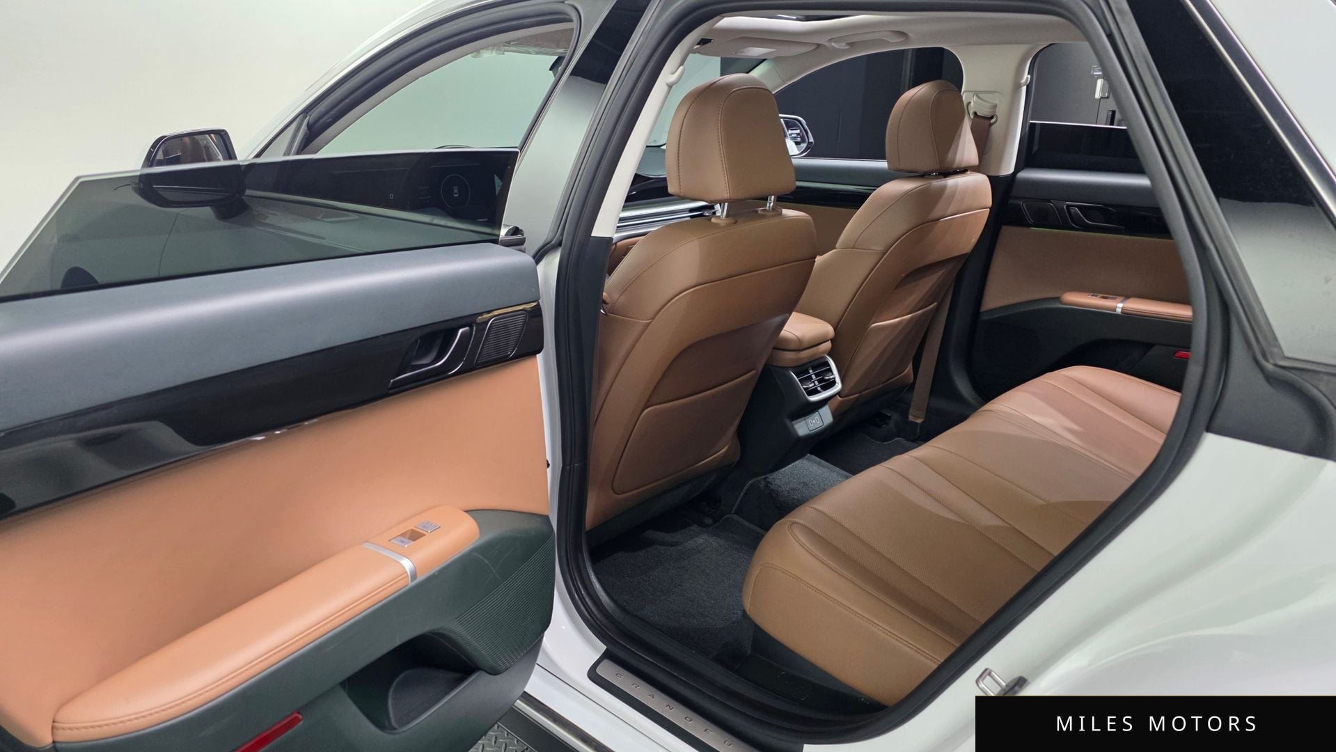 Hyundai 그랜저 (GN7) 2023 — миниатюра 16