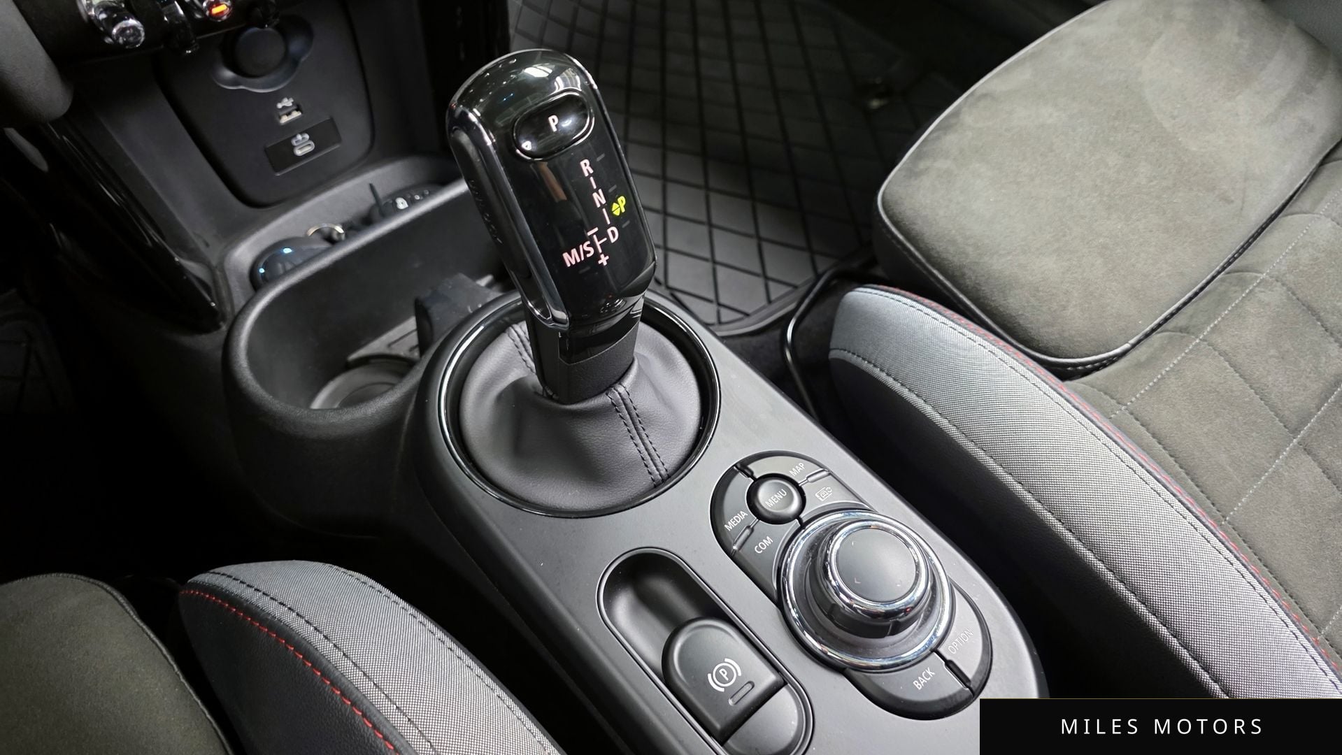 MINI 쿠퍼 S 2023 — миниатюра 9