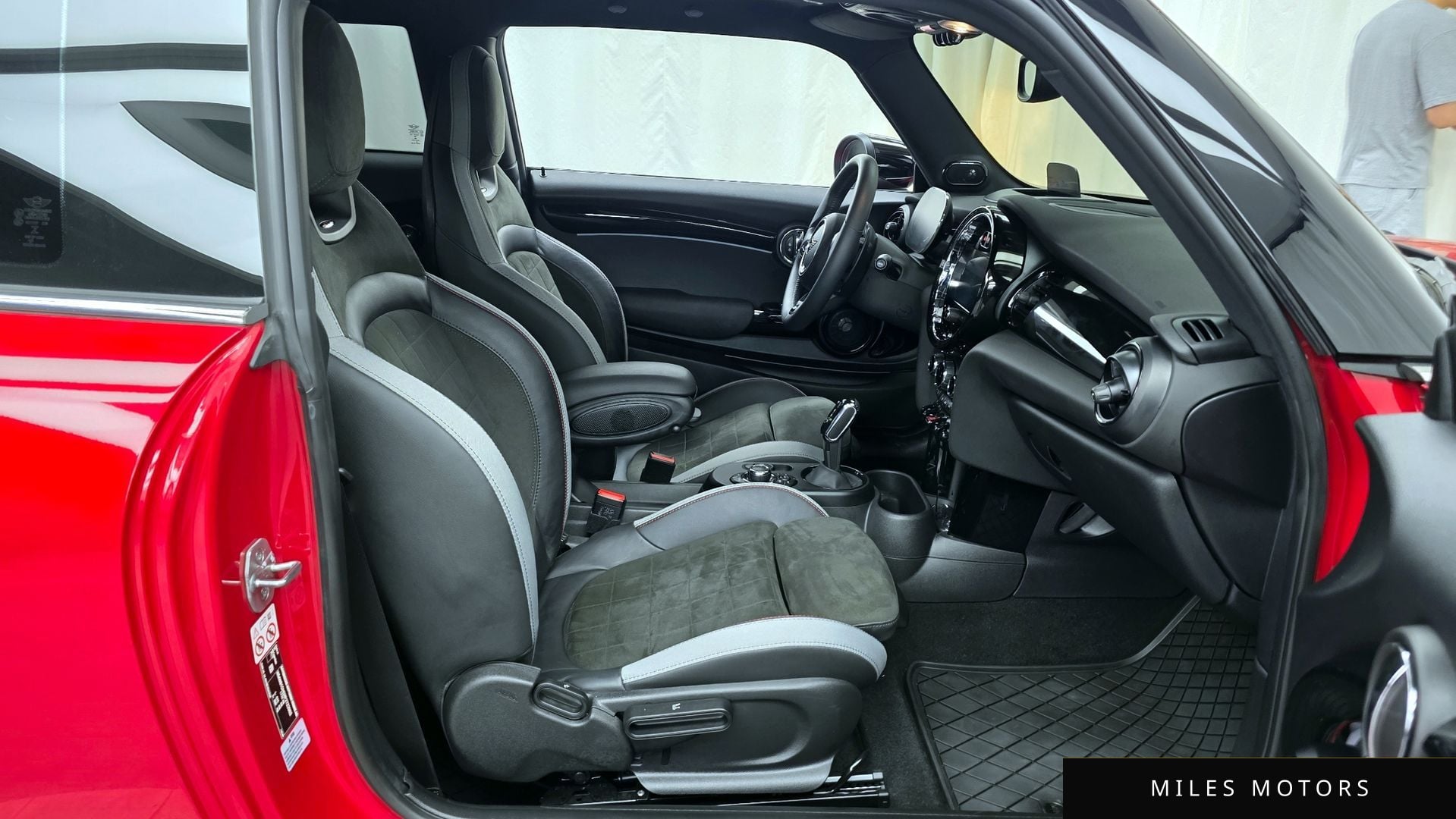 MINI 쿠퍼 S 2023 — миниатюра 11