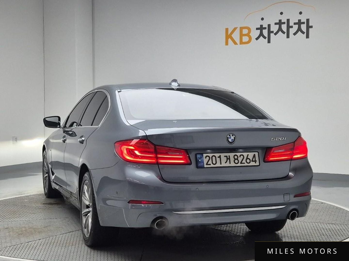 BMW 5 Series (G30) 2018 — миниатюра 2