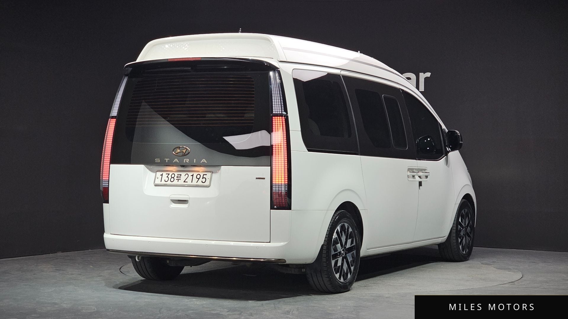 Hyundai Staria 2023 — миниатюра 2