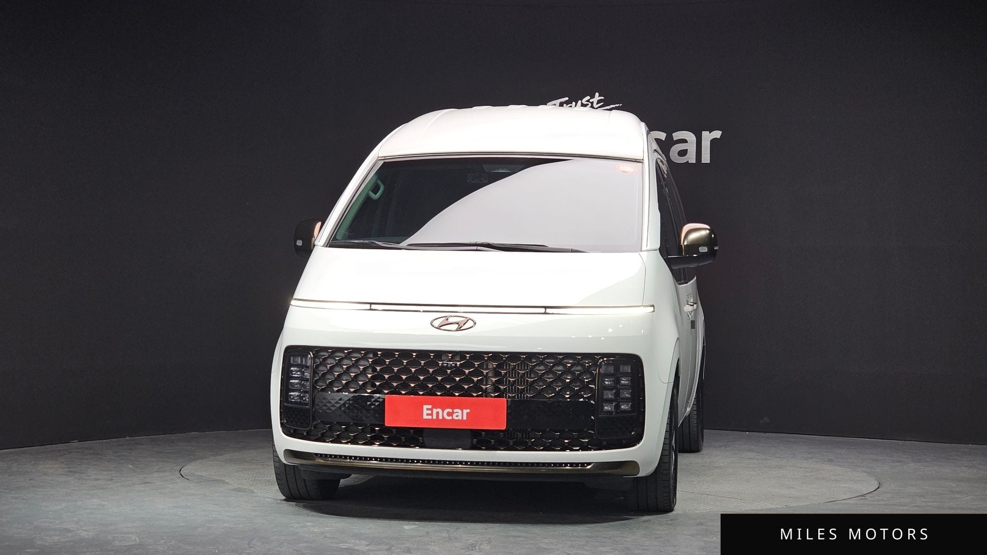 Hyundai Staria 2023 — миниатюра 3