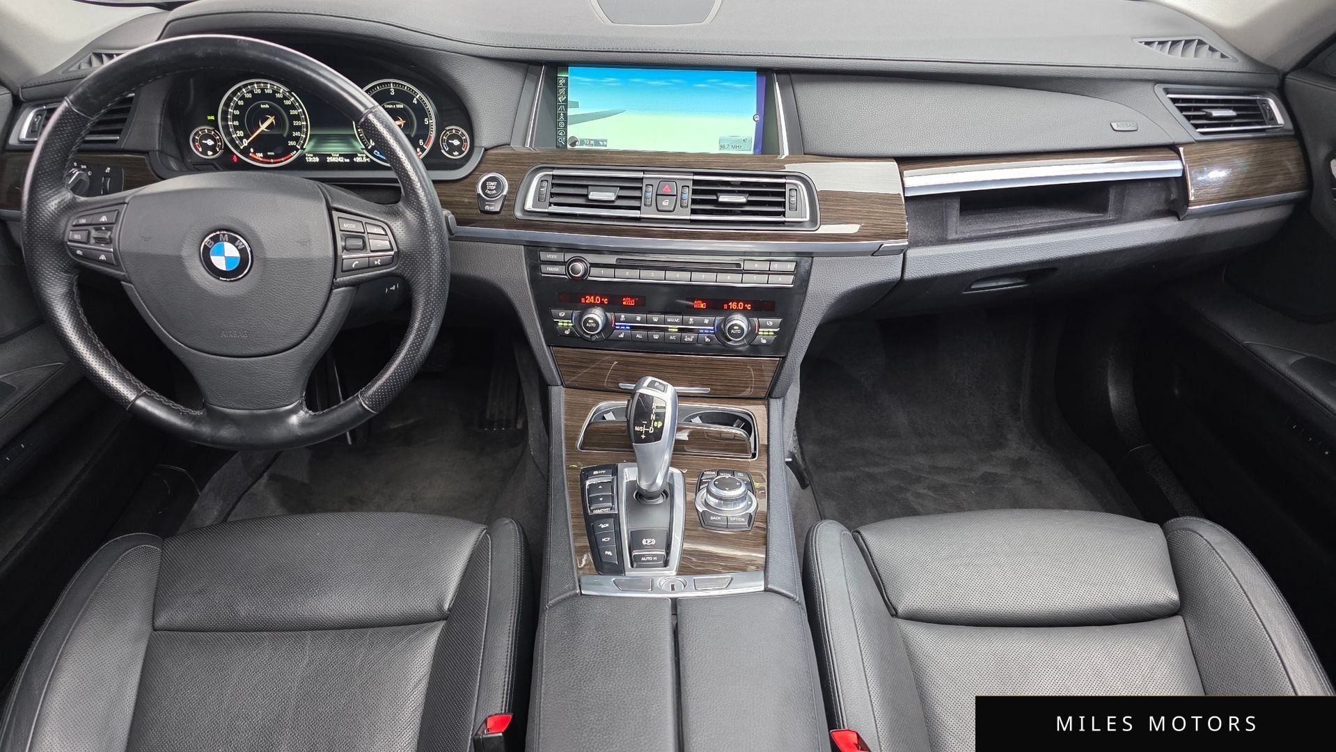 BMW 7 Series (F01) 2013 — миниатюра 7