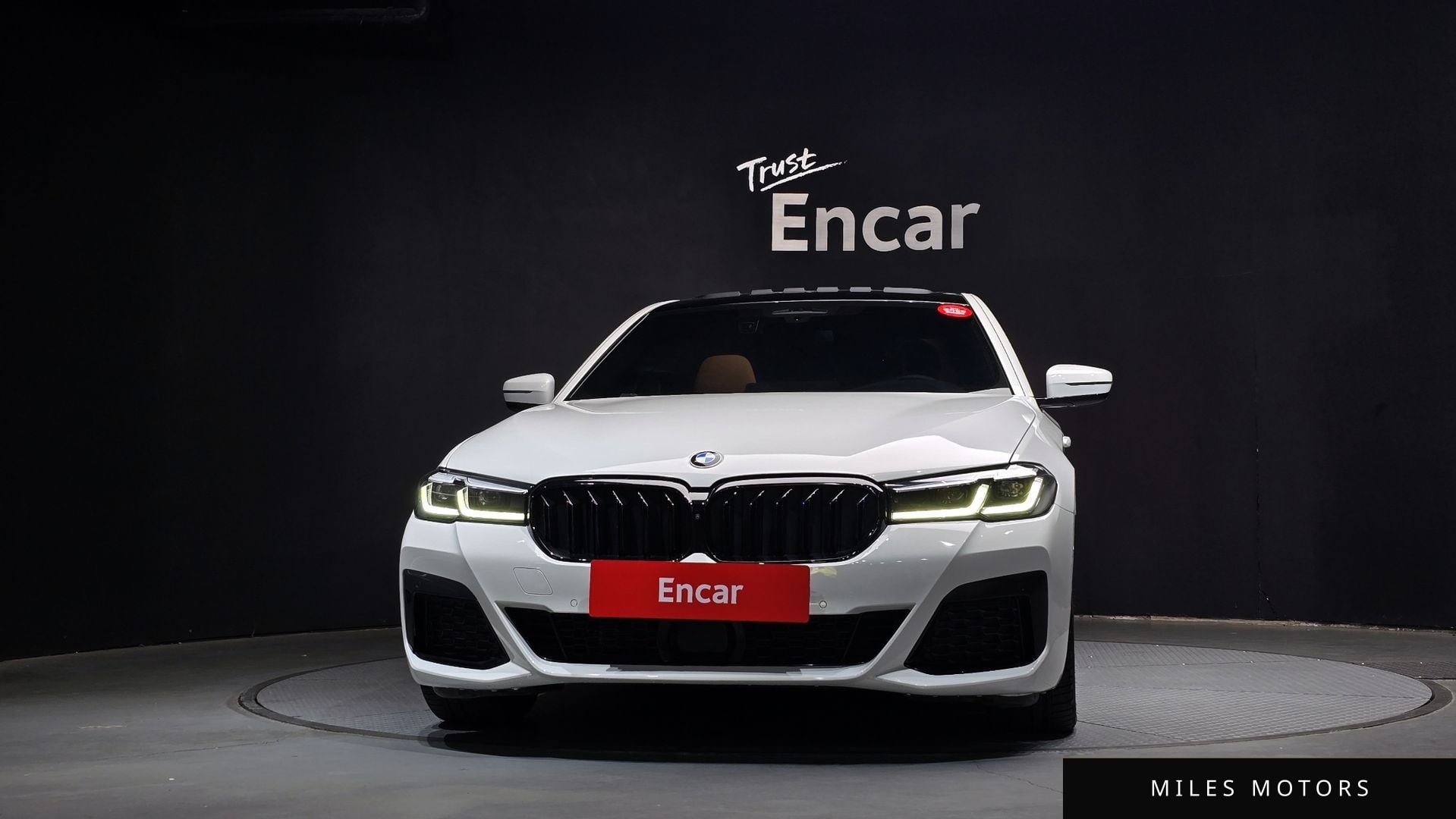 BMW 5 Series (G30) 2023 — миниатюра 3