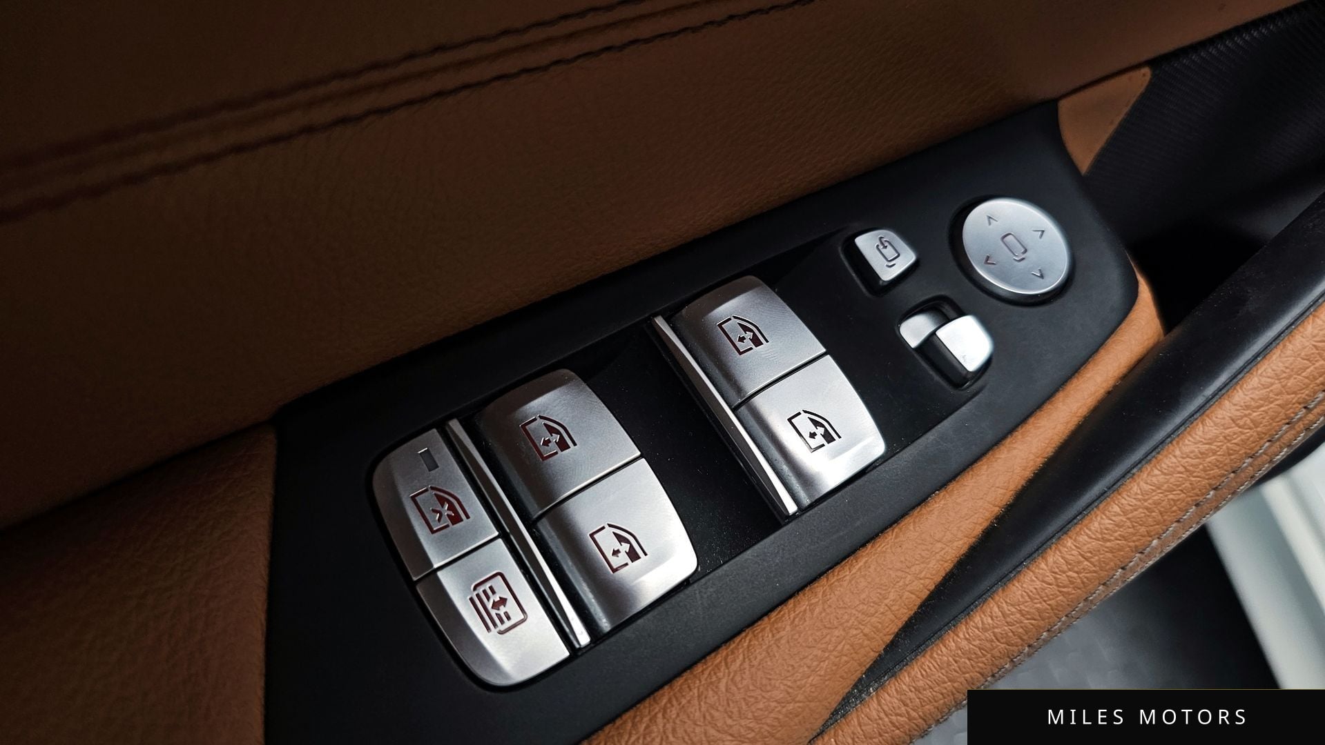 BMW 5 Series (G30) 2023 — миниатюра 25