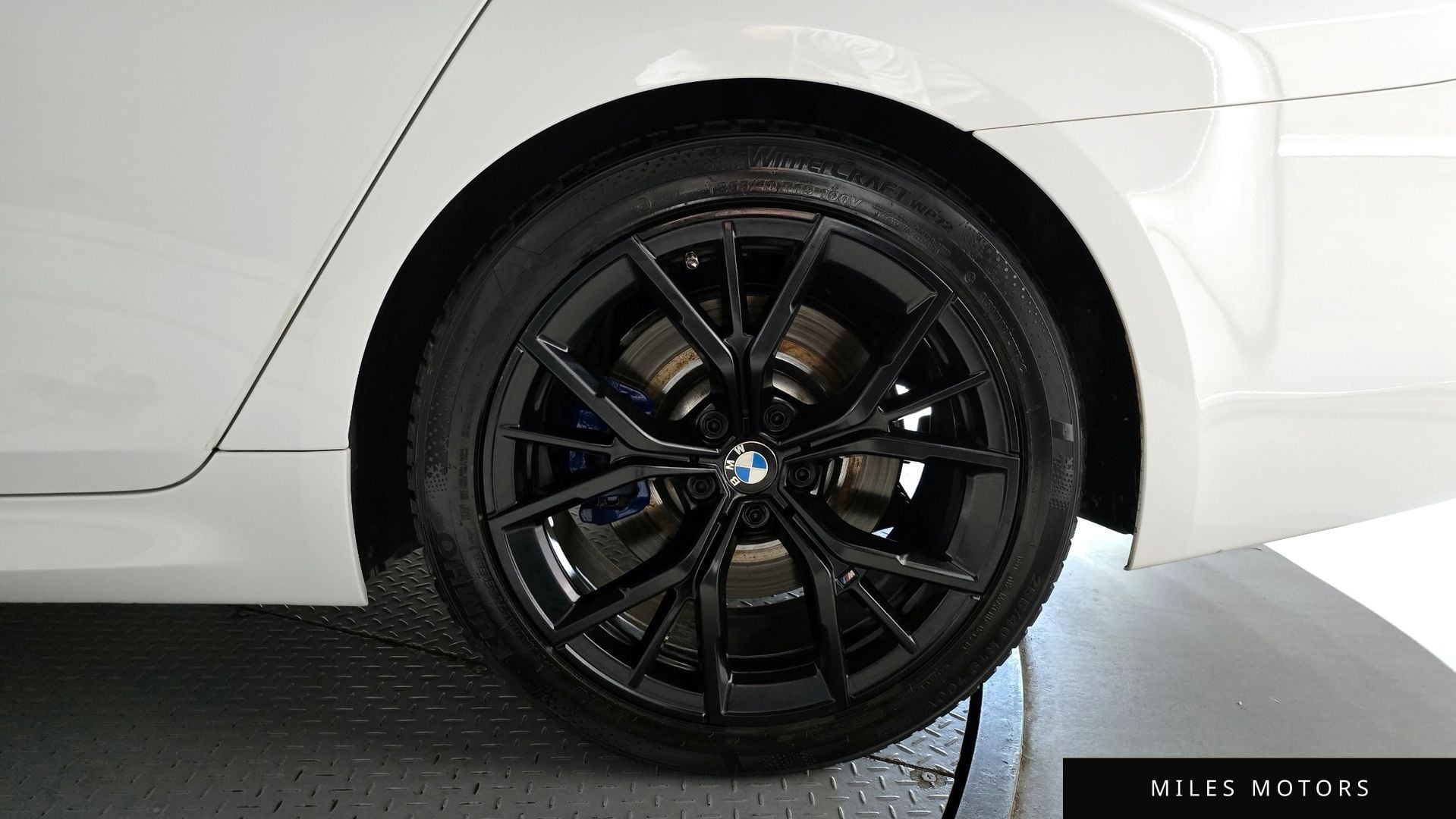 BMW 5 Series (G30) 2023 — миниатюра 7