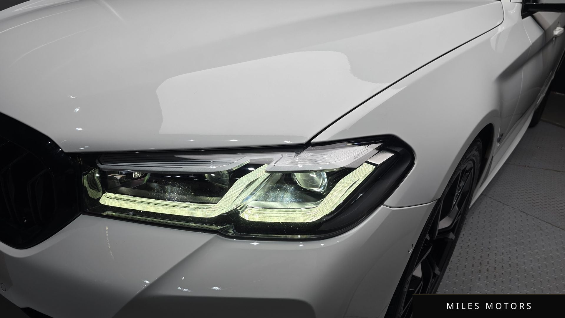 BMW 5 Series (G30) 2023 — миниатюра 8