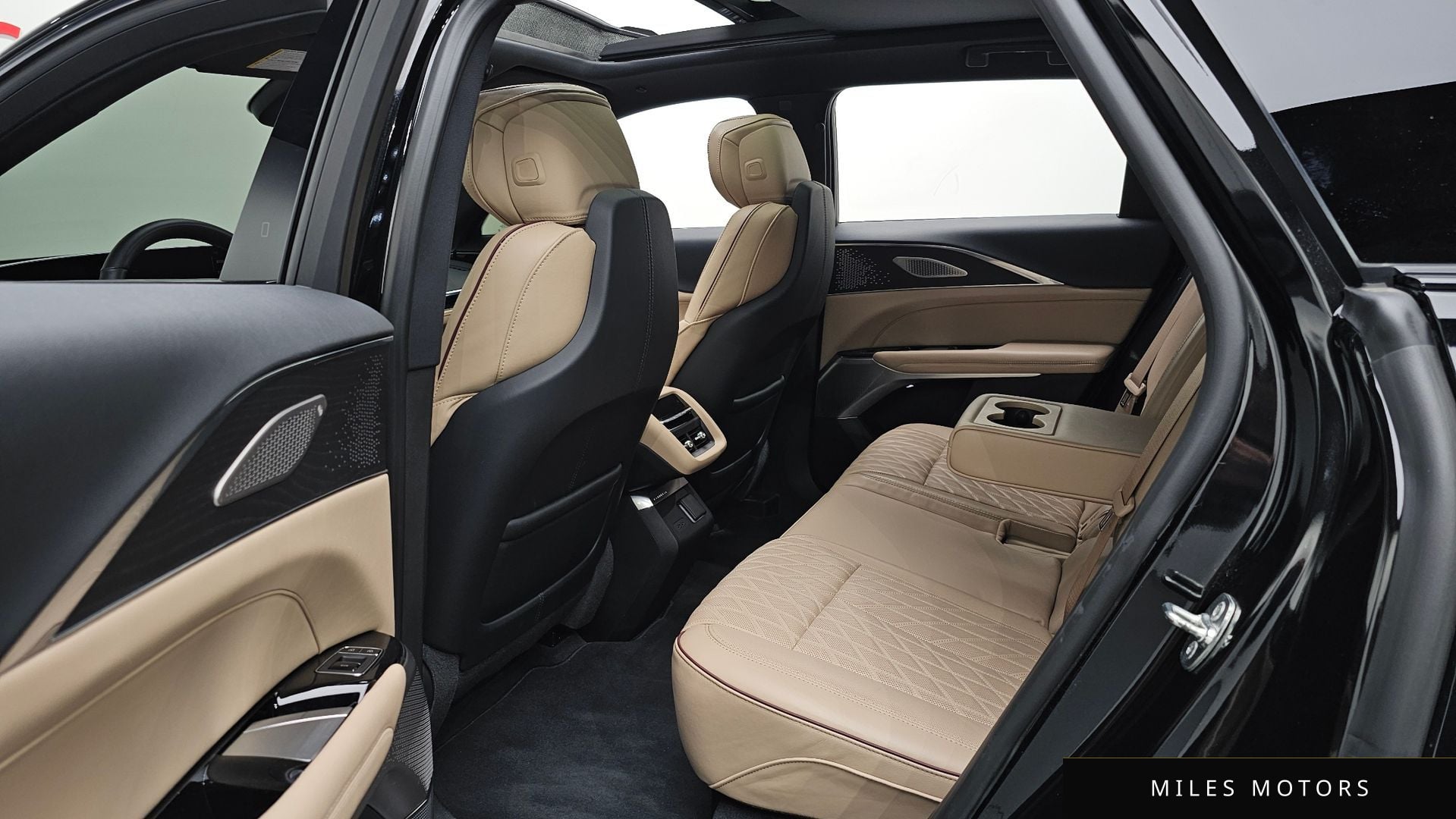 Cadillac 리릭 2024 — миниатюра 18