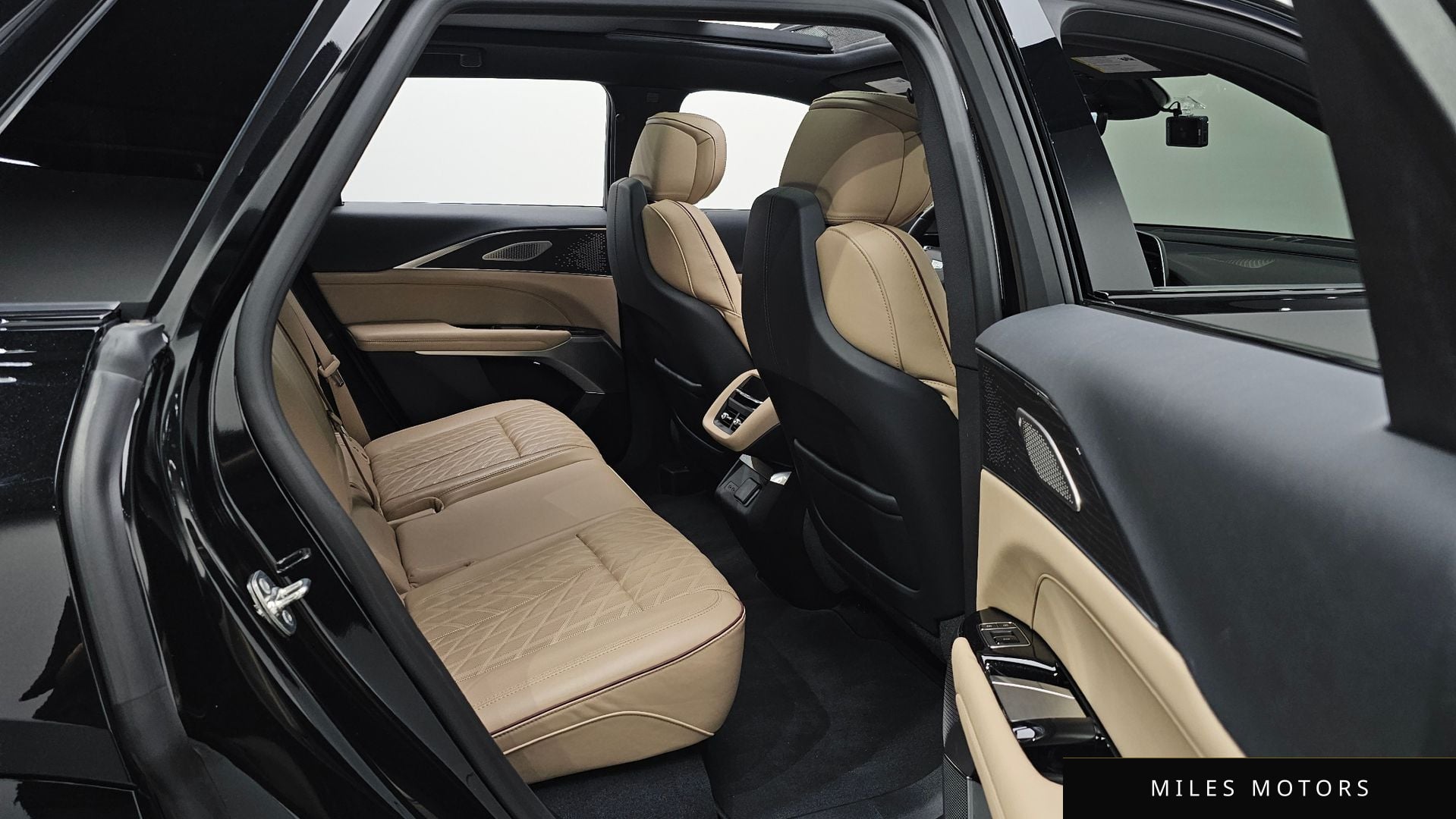 Cadillac 리릭 2024 — миниатюра 15