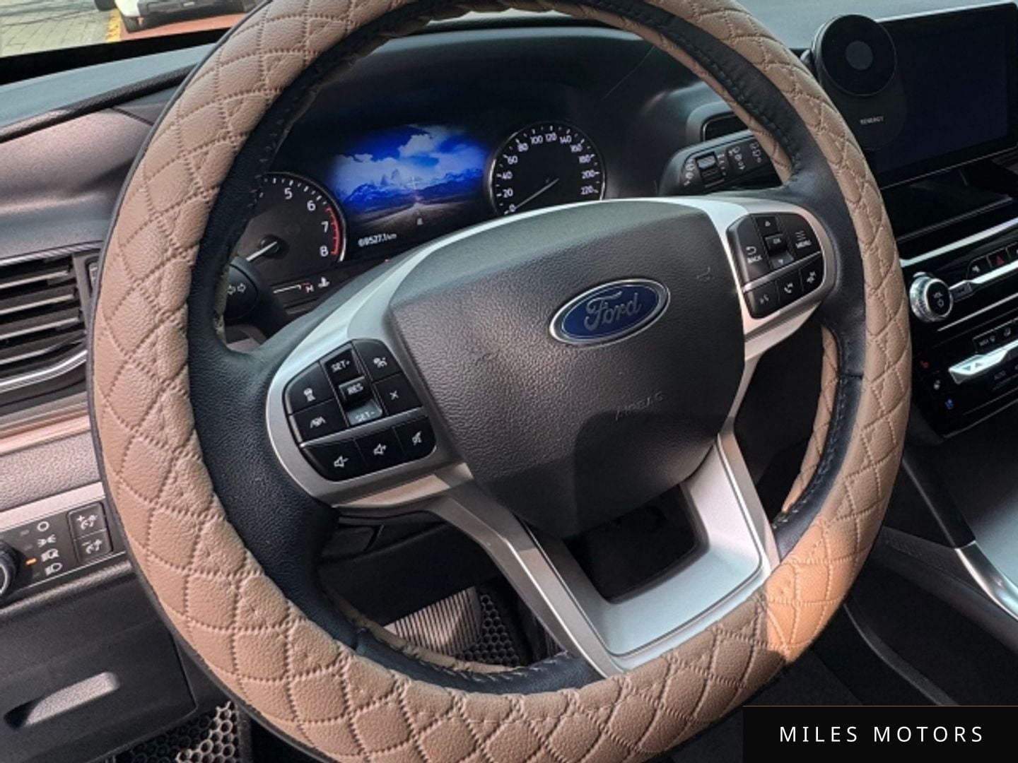 Ford Explorer 2022 — миниатюра 12