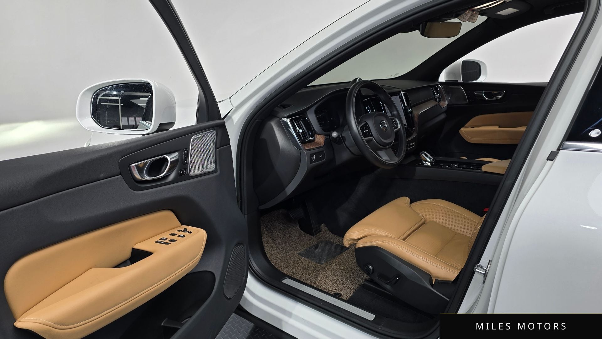 Volvo XC60 2022 — миниатюра 13