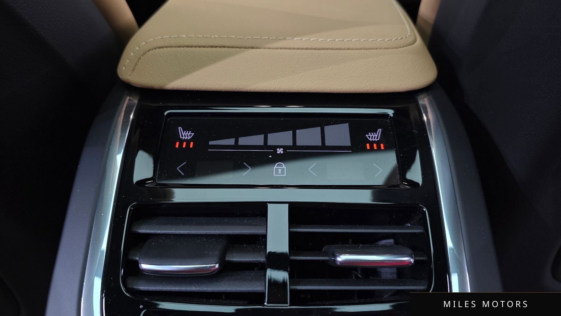 Volvo XC60 2022 — миниатюра 24