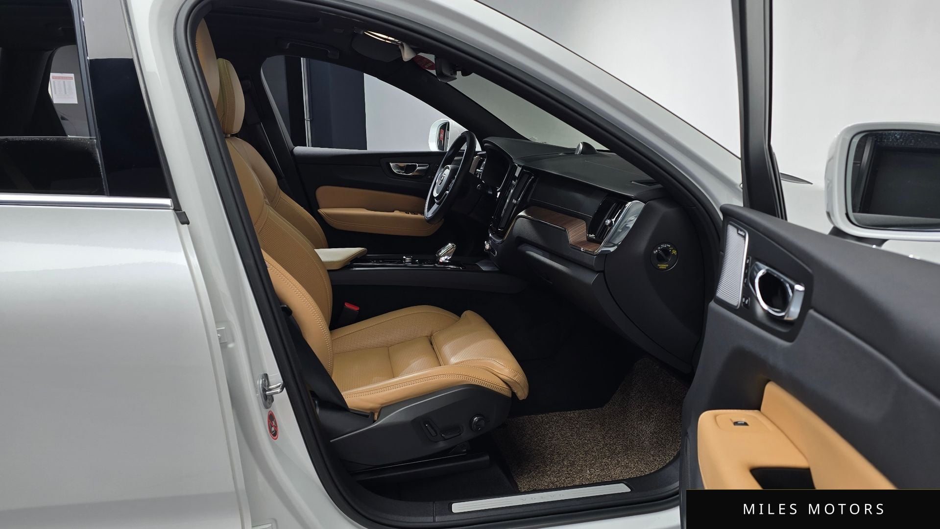 Volvo XC60 2022 — миниатюра 16