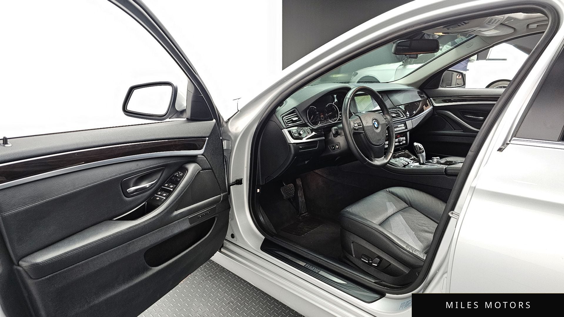 BMW 5 Series (F10) 2013 — миниатюра 10