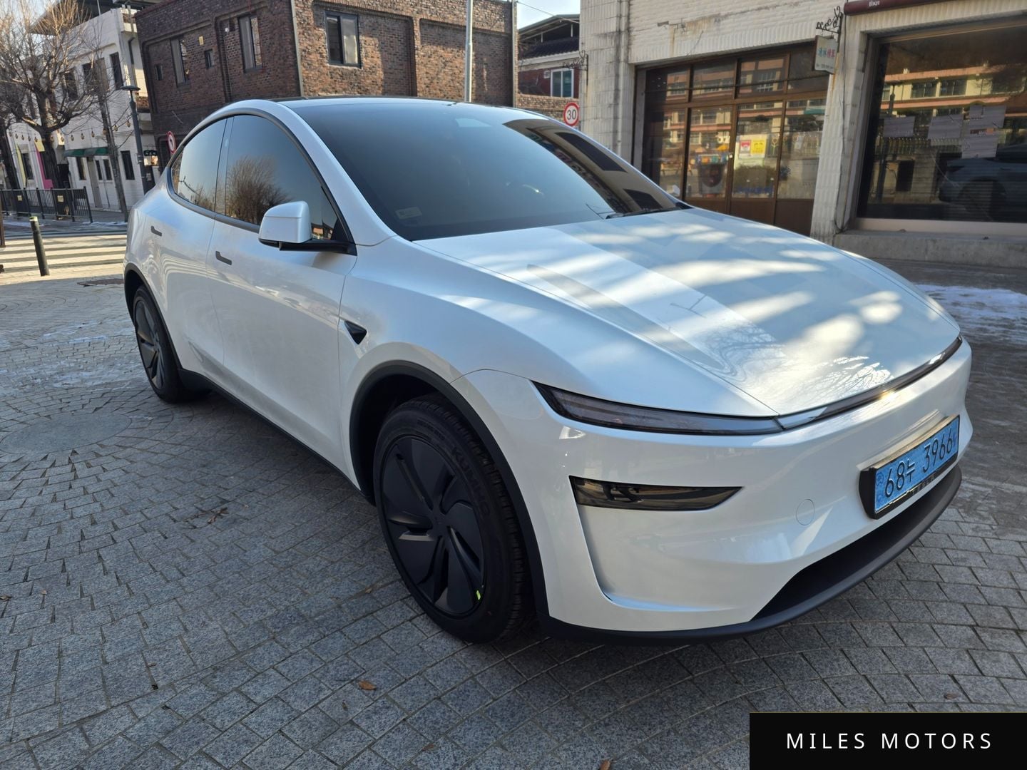 Tesla Model Y 2025 — миниатюра 2