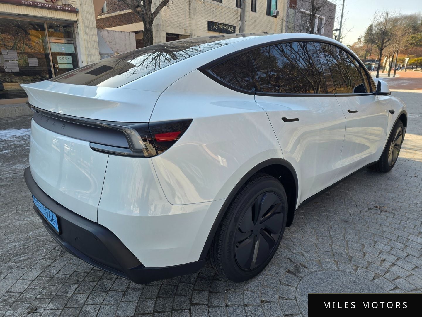 Tesla Model Y 2025 — миниатюра 3