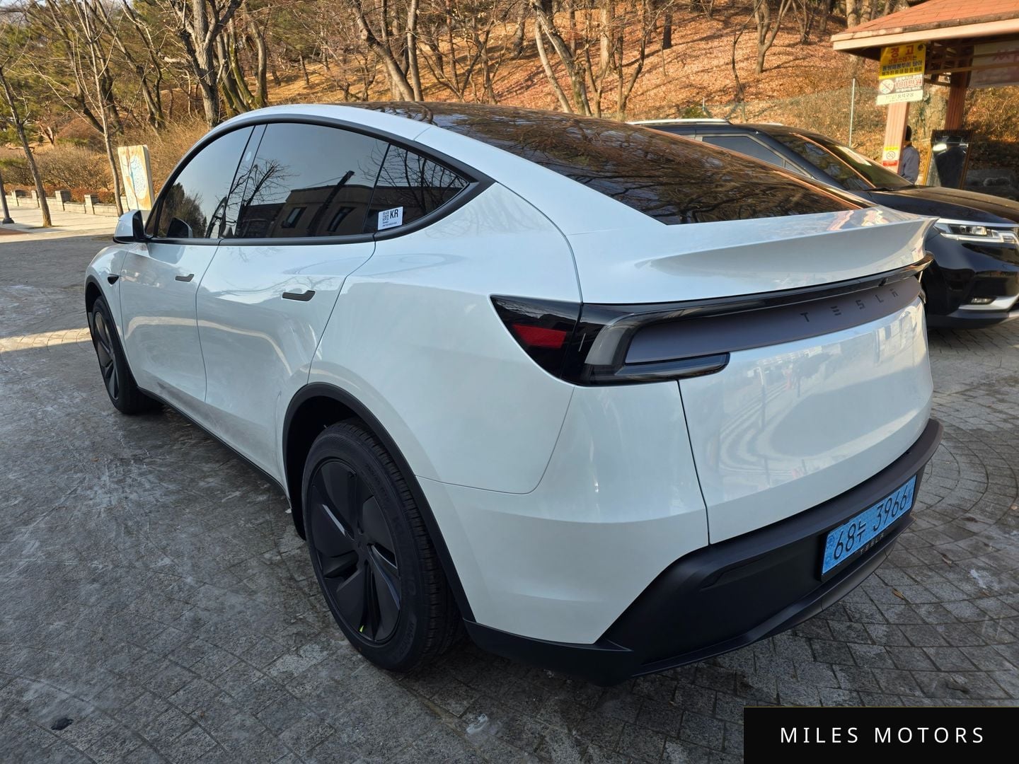 Tesla Model Y 2025 — миниатюра 5