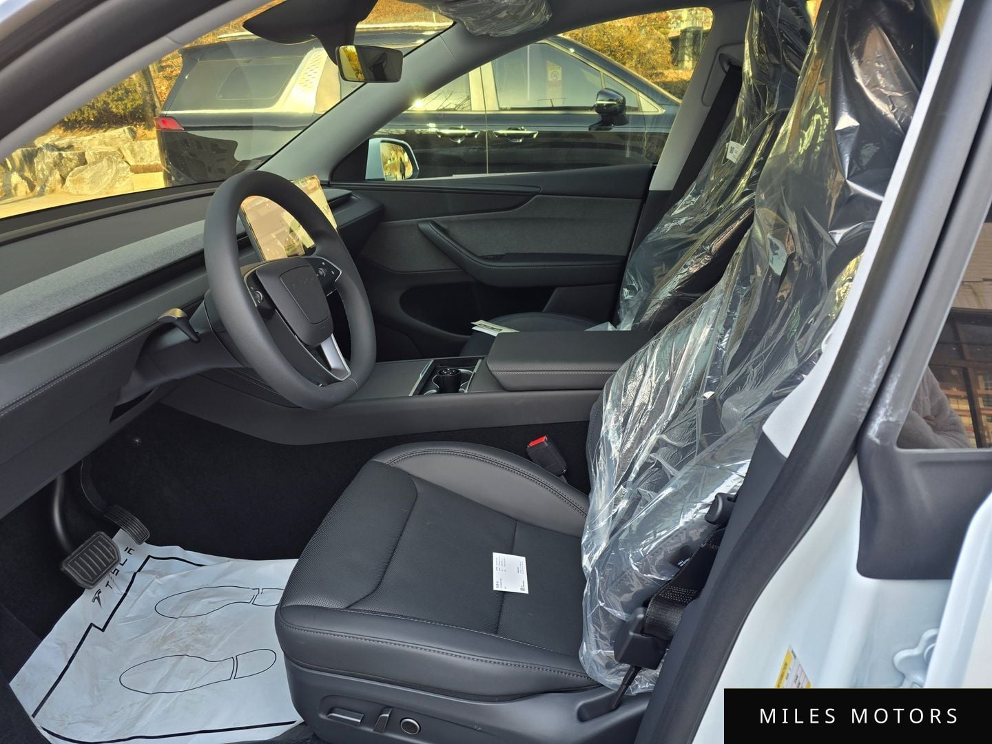 Tesla Model Y 2025 — миниатюра 6