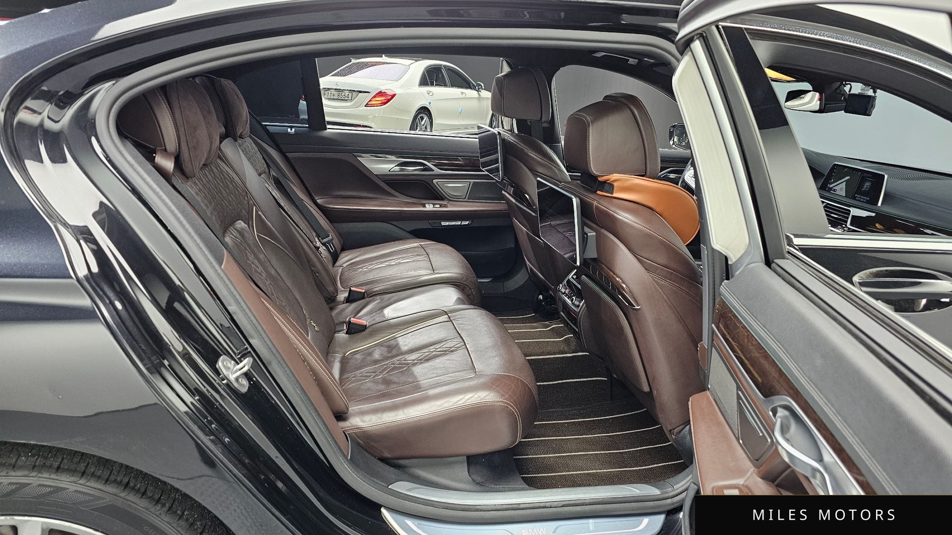BMW 7 Series (G11) 2016 — миниатюра 11