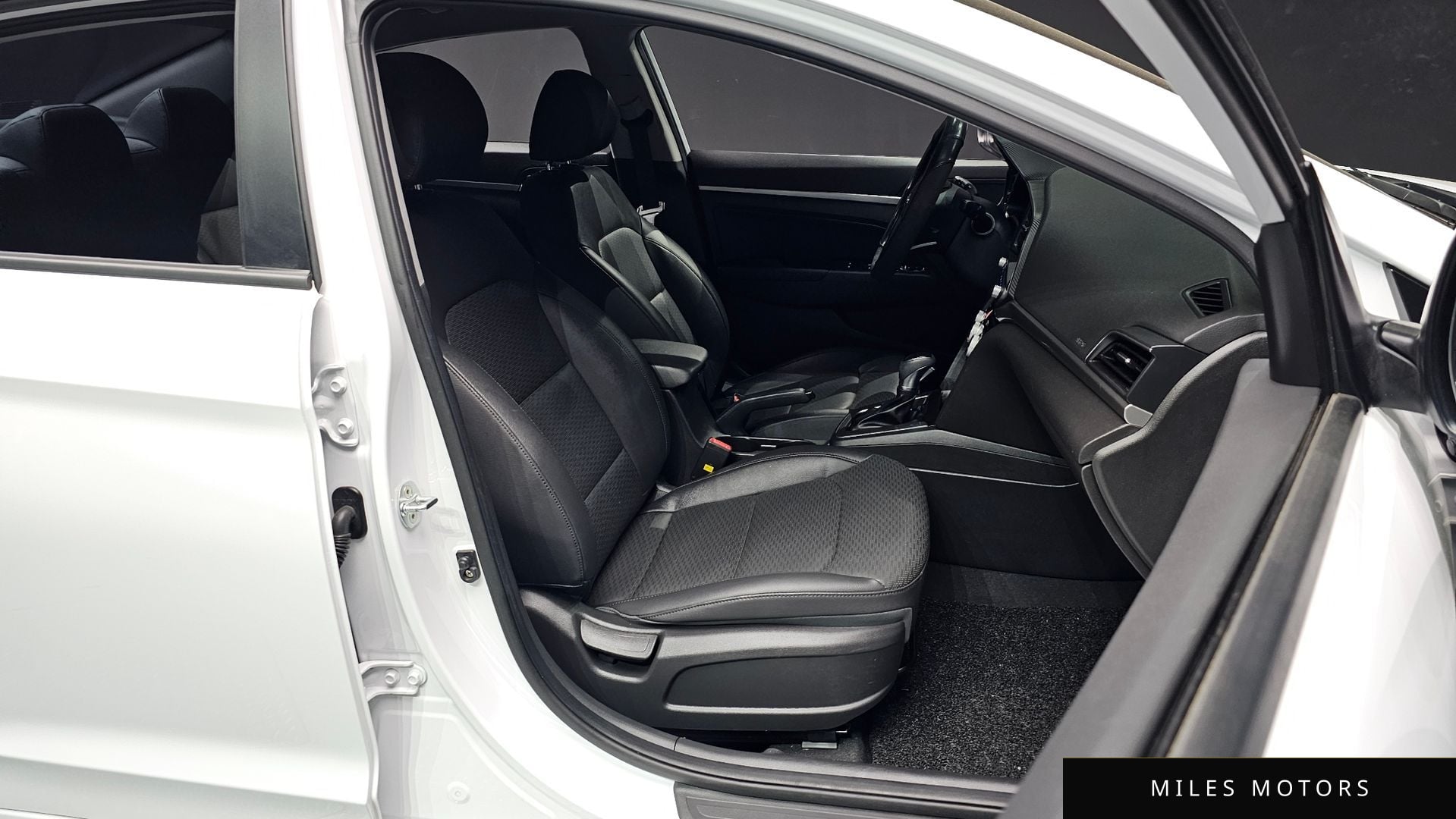 Hyundai AVANTE 2020 — миниатюра 18