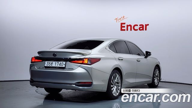 Лексус ES300h 2019 — миниатюра 2