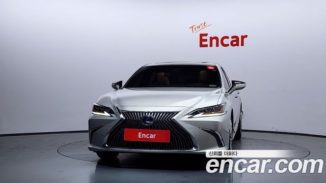 Лексус ES300h 2019 — миниатюра 3