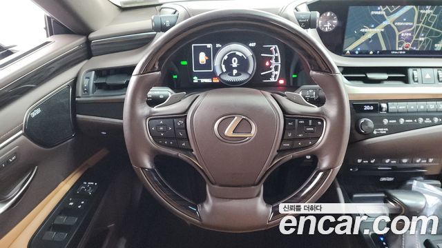 Лексус ES300h 2019 — миниатюра 16