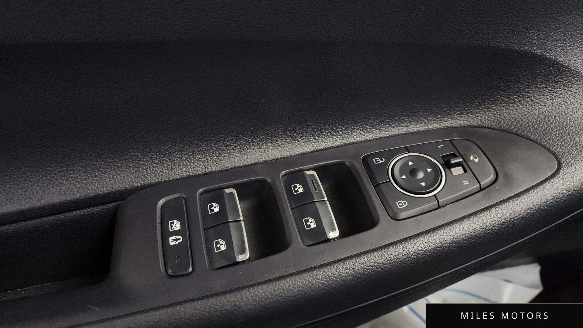 Hyundai 뉴 그랜저 IG 하이브리드 2021 — миниатюра 30
