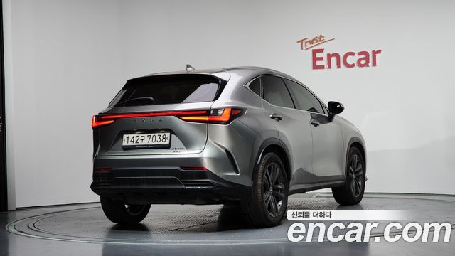 Лексус NX350h 2023 — миниатюра 2