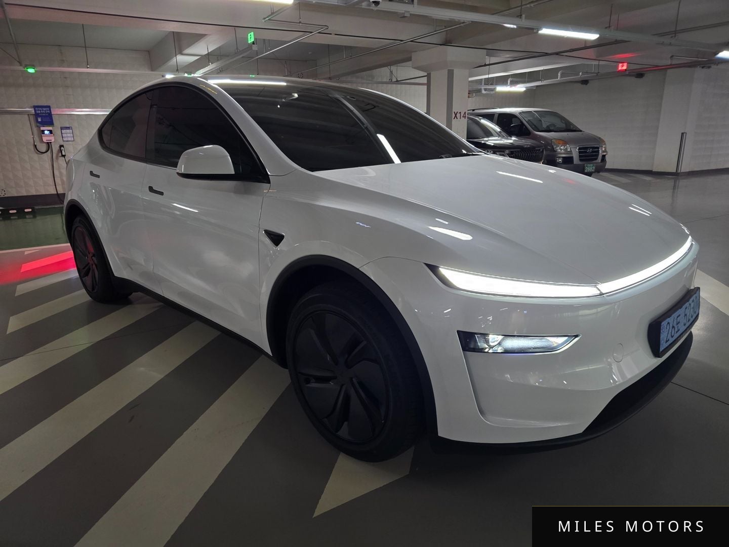 Tesla Model Y 2025 — фото 1 из 12