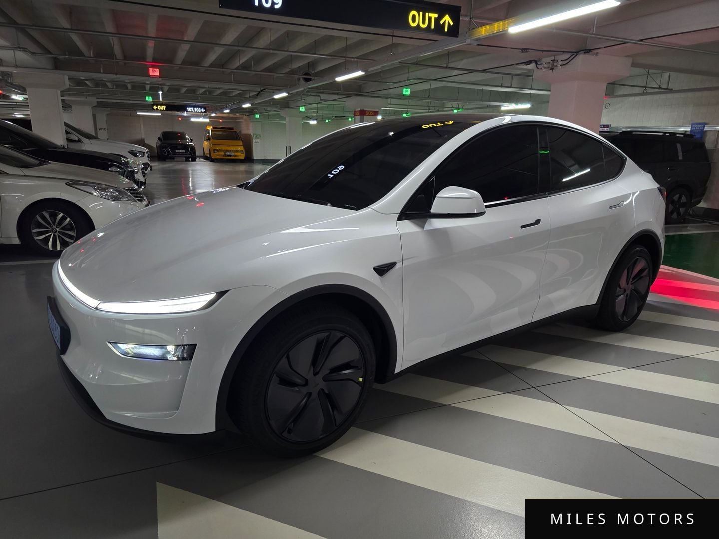 Tesla Model Y 2025 — миниатюра 3