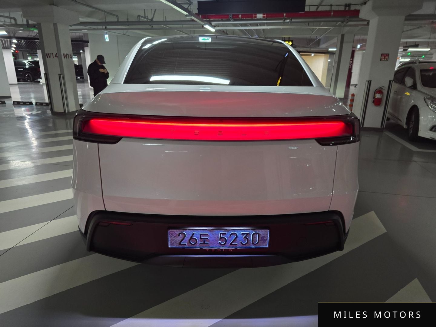 Tesla Model Y 2025 — миниатюра 6