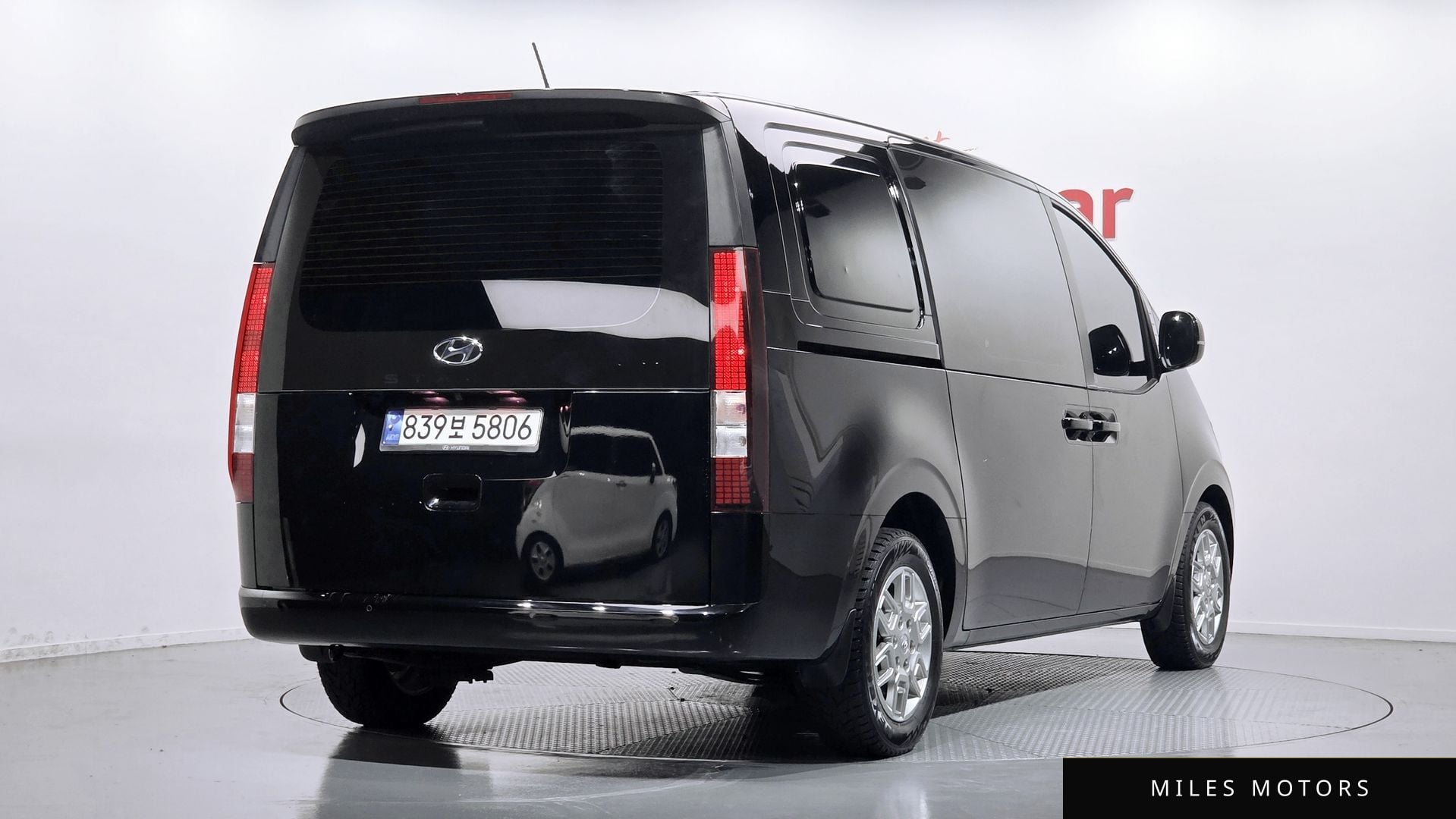 Hyundai Staria 2023 — миниатюра 2