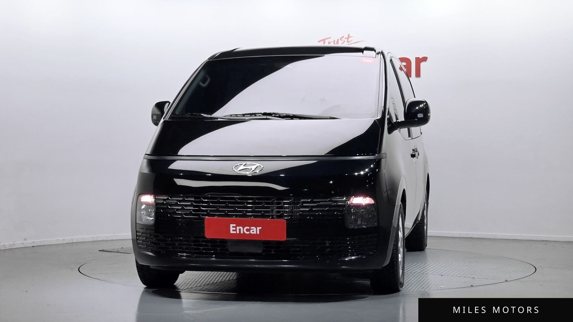 Hyundai Staria 2023 — миниатюра 3