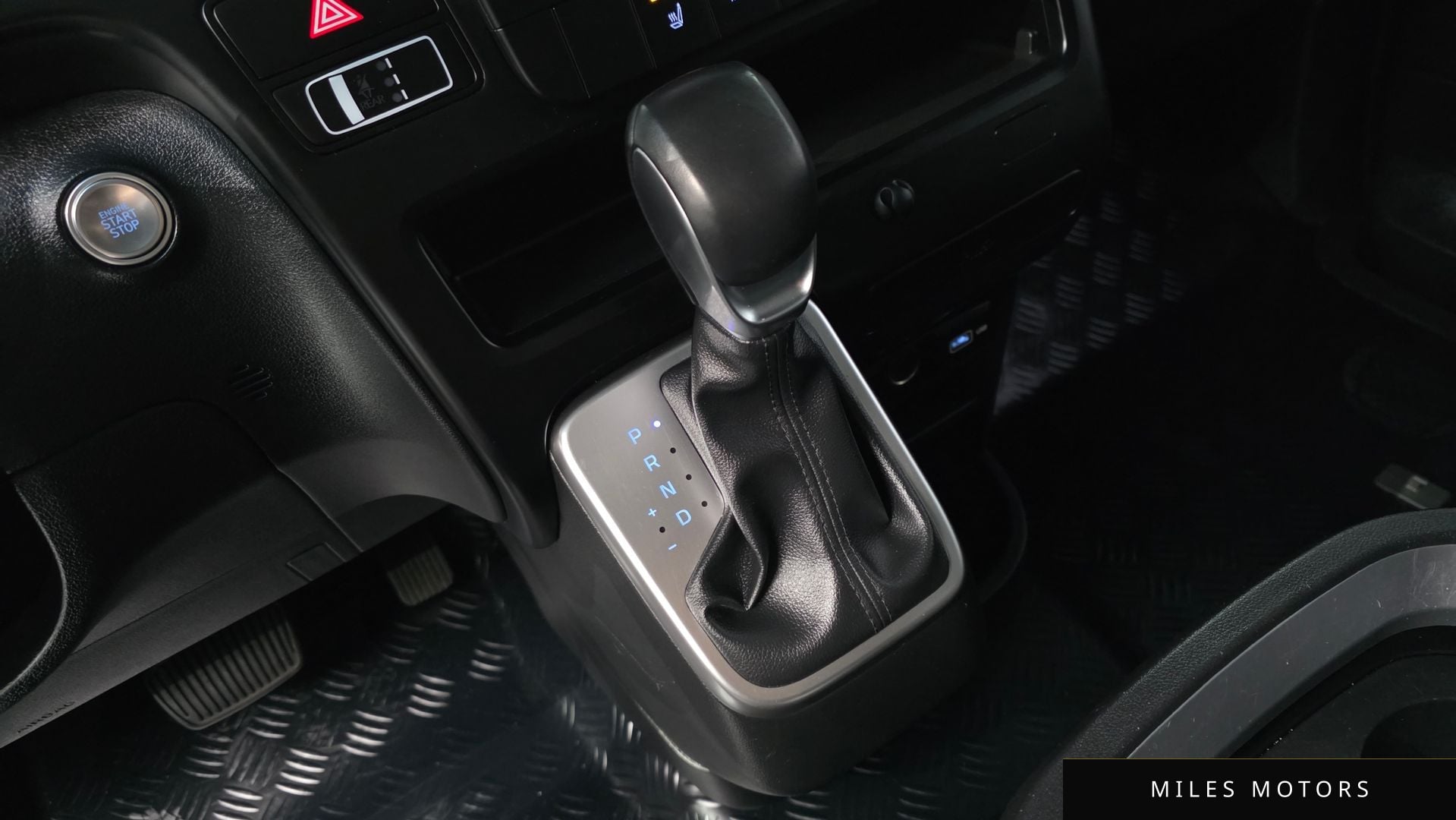 Hyundai Staria 2023 — миниатюра 12