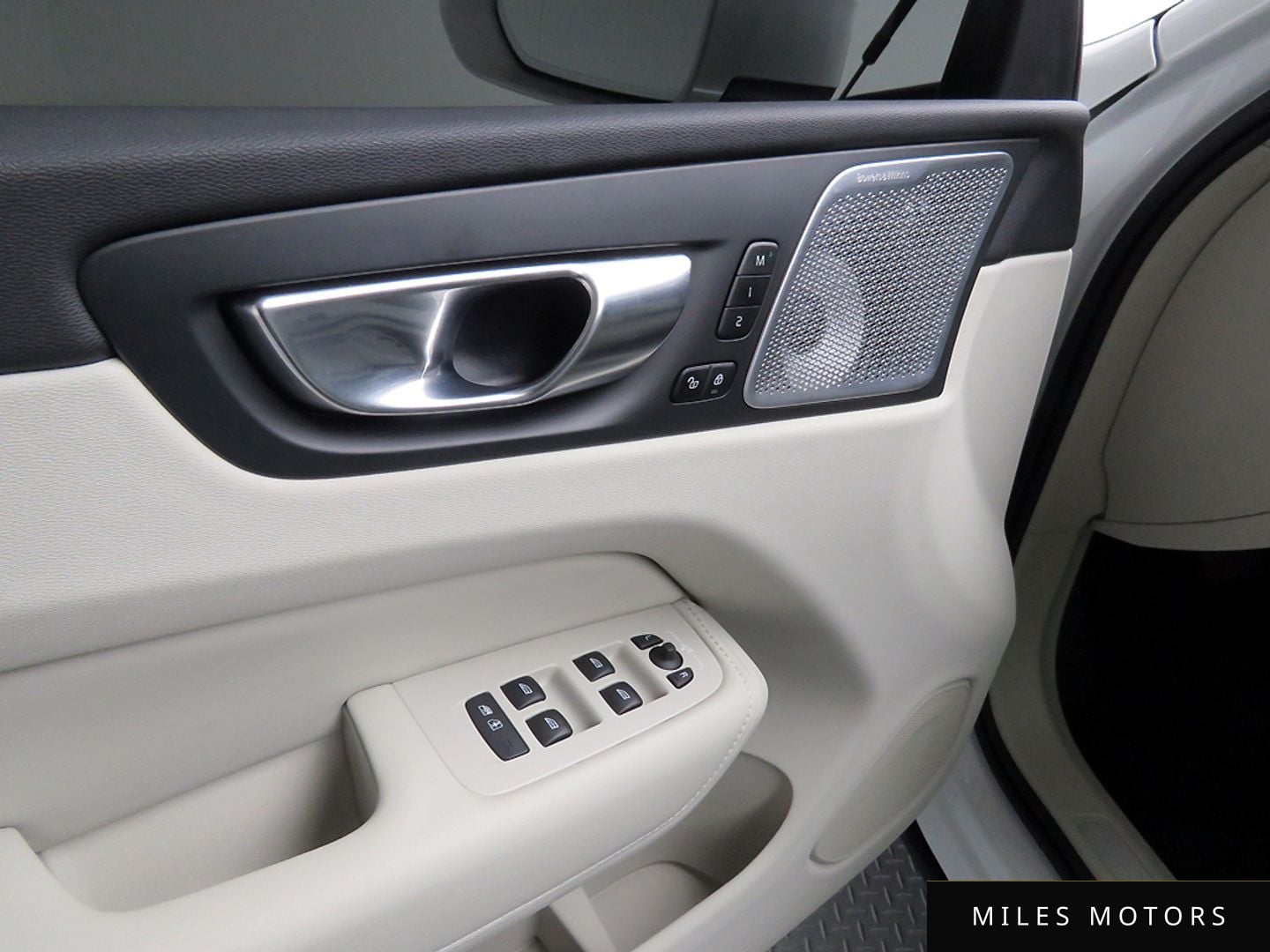 Volvo XC60 2026 — миниатюра 12
