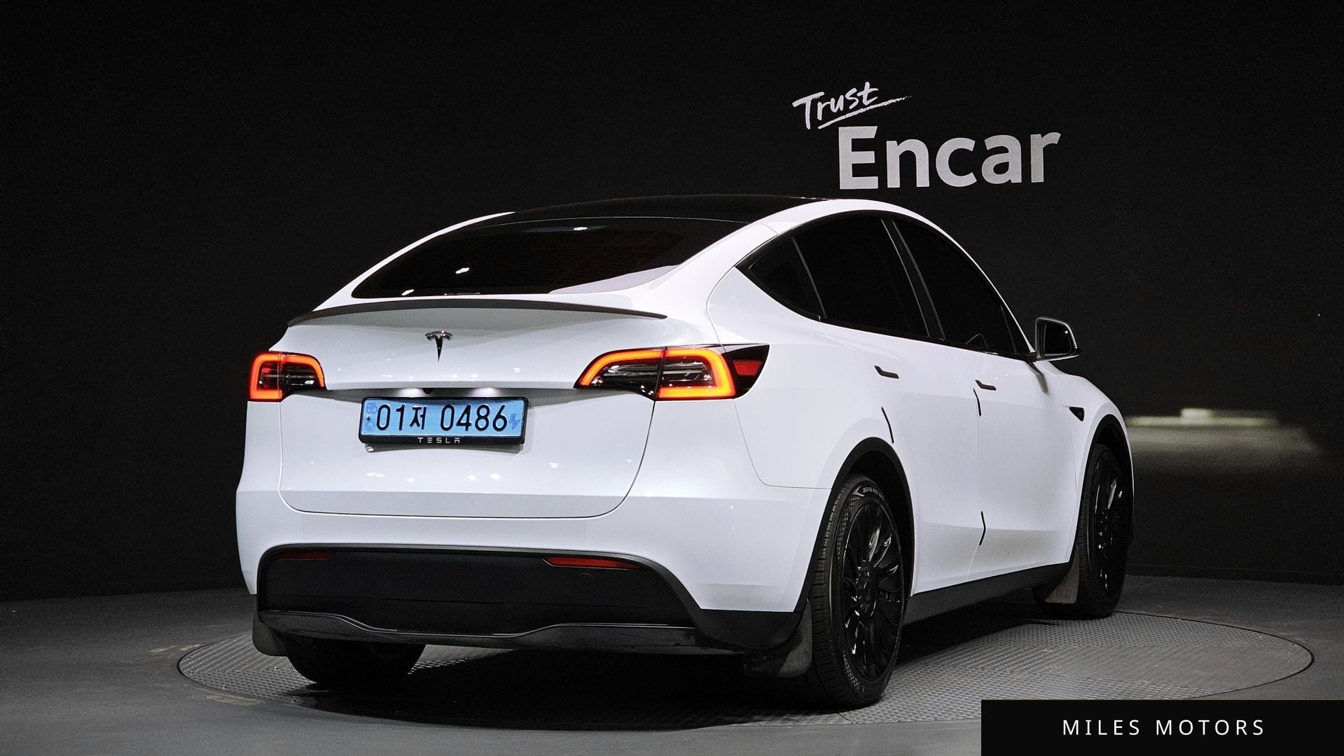 Tesla Model Y 2024 — миниатюра 2